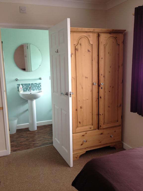 Twin Room,1772126607:JPEG